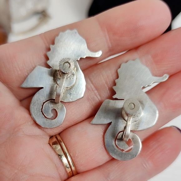 1940's Vintage Mexico Sterling Silver Seahorse Screwback Earrings - Picture 4 of 9